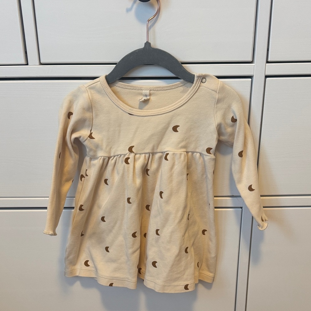 Quincy Mae Cream Long Sleeve Tee with Brown Moon Patterns